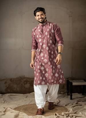 For A festive And Party Wear,Attractive These Readymade Kurta With Payjama in Fine Colored.These Kurta is Fabricated On Silk And Art Silk Bottom With Designer Embroidery Work.Buy Now.