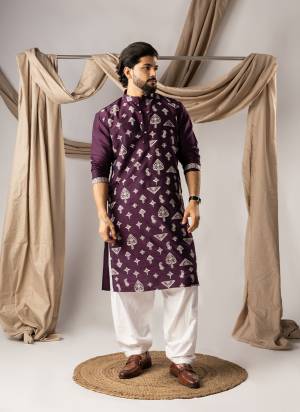 For A festive And Party Wear,Attractive These Readymade Kurta With Payjama in Fine Colored.These Kurta is Fabricated On Silk And Art Silk Bottom With Designer Embroidery Work.Buy Now.