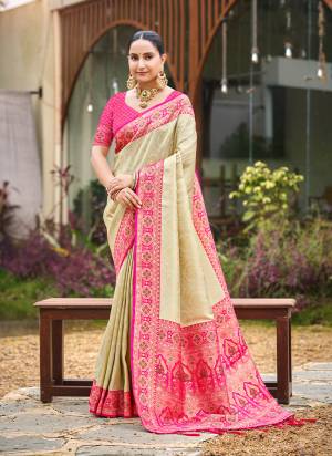 Attractie These Fastive And Party Wear Saree in Fine Colored.These Saree And Blouse is Fabricated On Silk.Its Beautified With Heavy Woven Jari,Meenakari Designer.
