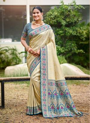 Attractie These Fastive And Party Wear Saree in Fine Colored.These Saree And Blouse is Fabricated On Silk.Its Beautified With Heavy Woven Jari,Meenakari Designer.