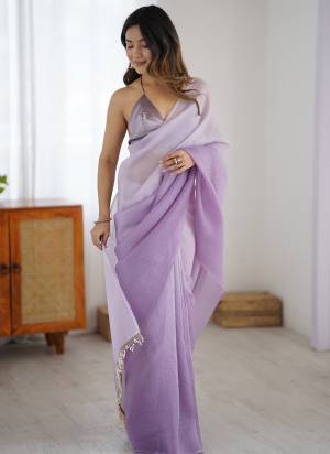 Attrective These Party Wear Ready To Wear Saree in Fine Two Tone Colored.These Saree Are Candy Crush Silk And Blouse is Satin Silk Fabricated.Its Beautified With Pedding Color Solid With Latkan Lace.