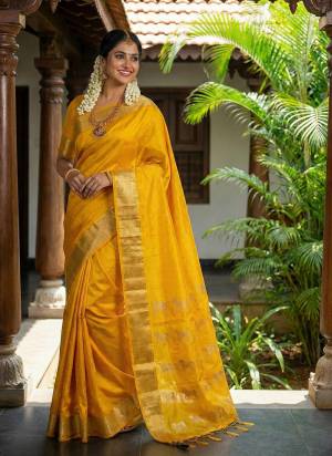 Garb These Fastive And Party Wear Saree in Fine Colored.These Saree And Blouse is Fabricated On Soft Silk.Its Beautified With Heavy Woven Jari Designer.