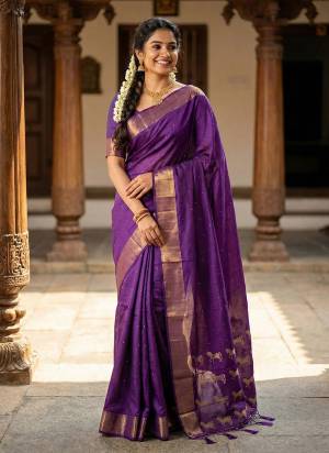Garb These Fastive And Party Wear Saree in Fine Colored.These Saree And Blouse is Fabricated On Soft Silk.Its Beautified With Heavy Woven Jari Designer.