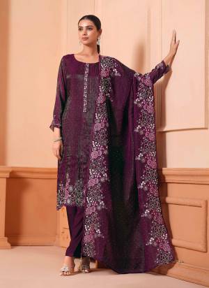 Attractive These Party Wear Salwar Suit in Fine Colored Pair With Bottom And Dupatta.These Top And Dupatta Are Fabricated On Martini Gold Pair With Santoon Bottom.Its Beautified With Heavy Designer Embroidery Work.
