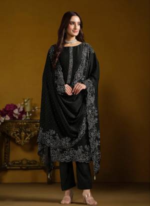 Attractive These Party Wear Salwar Suit in Fine Colored Pair With Bottom And Dupatta.These Top And Dupatta Are Fabricated On Two Tone Cotanic Georgette Pair With Santoon Bottom.Its Beautified With Designer Embroidery With Swarovski Work.