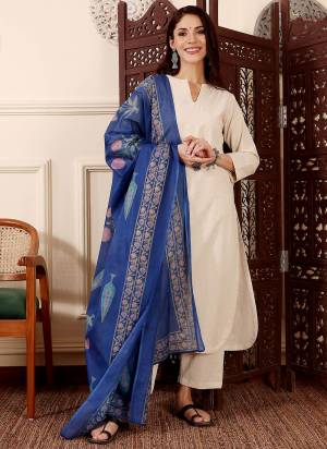 Looking These Suit in Fine Colored Pair With Bottom And Dupatta.These Top Are Chanderi And Bottom Are Fabricated On Chanderi Pair With Chanderi Dupatta.Its Beautified With Designer Printed.