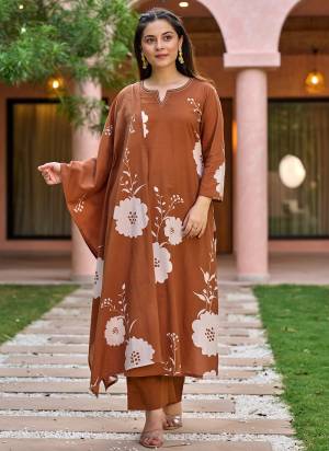 Looking These Suit in Fine Colored Pair With Bottom And Dupatta.These Top Are Muslin And Bottom Are Fabricated On Gadhwal Pair With Muslin Dupatta.Its Beautified With Designer Printed.