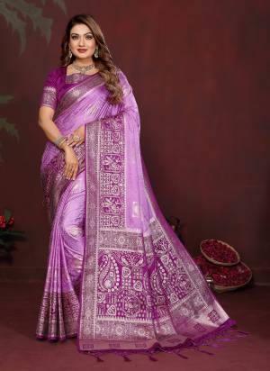 Garb These Festive Party Wear Saree in Fine Colored.These Saree And Blouse is Fabricated On Satin Silk.Its Beautified With Woven Jari Designer.