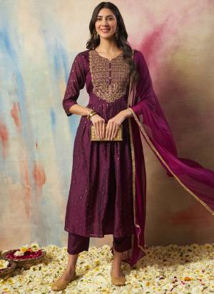 Garb These Beautiful Readymade Suits With Dupatta.These Suit is Fabricated On Top Are Cotton Silk And Bottom Are Santoon And Nazmin Dupatta .Its Beautified With Designer Embroidery Work.