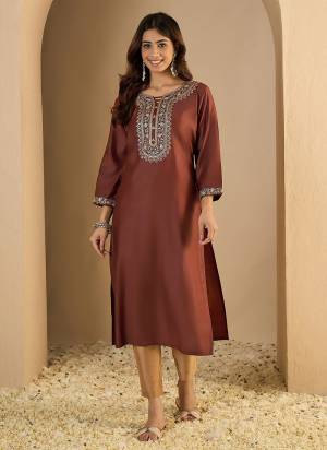 Garb These Beautiful Looking Readymade Kurti.These Kurti Fabricated On Silk Blend.Its Beautified With Designer Embroidery Work.
