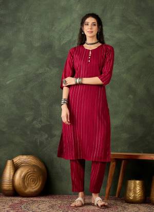 Attractive These Beautiful Party Wear Readymade Top With Bottom.These Dress is Fabricated On Top And Bottom Are Cotton Silk Blend.Its Beautified With Woven Lininig Designer,Solid.