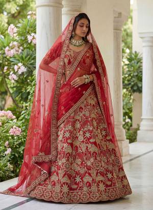 For A Fancy Designer Look,Grab These Lehenga Choli With Dupatta in Fine Colored.These Lehenga And Choli Are Silk And Dupatta Are Fabricated On Soft Net Pair.Its Beautified With Fancy Chappat Jari,Golden Dori,Thread,Sequance Embroidery,Diamond Work. 