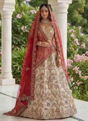 For A Fancy Designer Look,Grab These Lehenga Choli With Dupatta in Fine Colored.These Lehenga And Choli Are Silk And Dupatta Are Fabricated On Soft Net Pair.Its Beautified With Fancy Chappat Jari,Golden Dori,Thread,Sequance Embroidery,Diamond Work. 