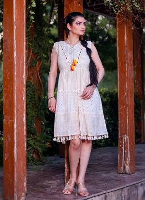 Atrective These Beautiful Looking Readymade Kurti.These Kurti Are Khadi Cotton Fabricated.Its Beautified With Designer Multy Thread Hand Work.