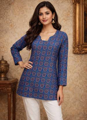 Garb These Beautiful Looking Readymade Short Top.These Top Are Fabricated On Maslin.Its Beautified With Designer Digital Printed.