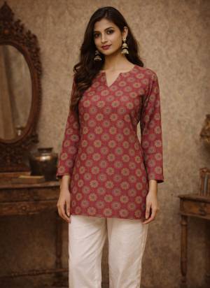 Garb These Beautiful Looking Readymade Short Top.These Top Are Fabricated On Maslin.Its Beautified With Designer Digital Printed.