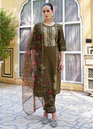 Attractive These Beautiful Readymade Suits With Dupatta.These Suit is Fabricated On Top Are Viscose Rayon And Bottom Are Viscose Rayon And Organza Dupatta .Its Beautified With Designer Embroidery Work.