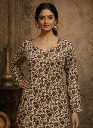 Looking These Beautiful Looking Readymade Short Top.These Top Are Fabricated On Maslin.Its Beautified With Designer Digital Printed.