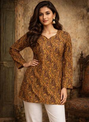 Looking These Beautiful Looking Readymade Short Top.These Top Are Fabricated On Maslin.Its Beautified With Designer Digital Printed.