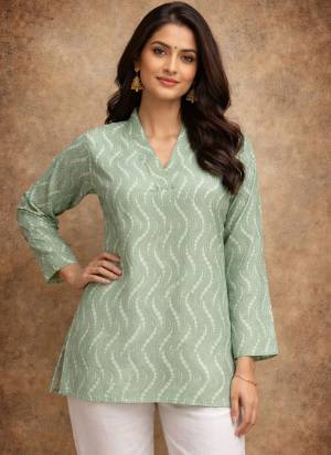 Looking These Beautiful Looking Readymade Short Top.These Top Are Fabricated On Maslin.Its Beautified With Designer Digital Printed.