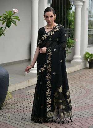 Attactive These Festive Wear Saree in Fine Colored.These Saree And Blouse is Fabricated On Jute Linen Silk.Its Beautified With Weaving Rich Jari Designer.