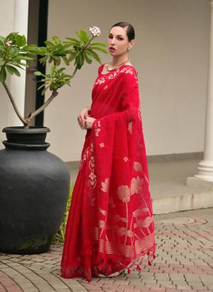 Attactive These Festive Wear Saree in Fine Colored.These Saree And Blouse is Fabricated On Jute Linen Silk.Its Beautified With Weaving Rich Jari Designer.