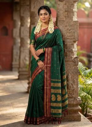 Garb These Fastive And Party Wear Saree in Fine Colored.These Saree And Blouse is Fabricated On Soft Silk.Its Beautified With Woven Jari Designer.