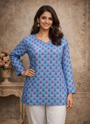 Garb These Beautiful Looking Readymade Short Top.These Top Are Fabricated On Maslin.Its Beautified With Designer Digital Printed.