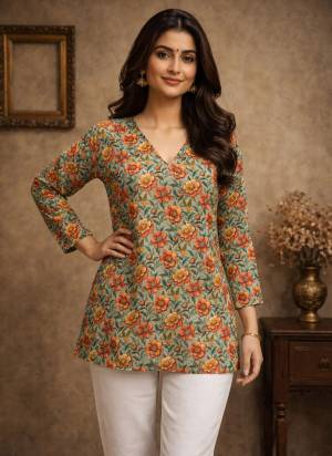 Garb These Beautiful Looking Readymade Short Top.These Top Are Fabricated On Maslin.Its Beautified With Designer Digital Printed.