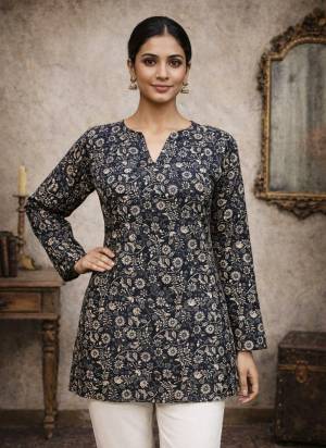 Garb These Beautiful Looking Readymade Short Top.These Top Are Fabricated On Maslin.Its Beautified With Designer Digital Printed.