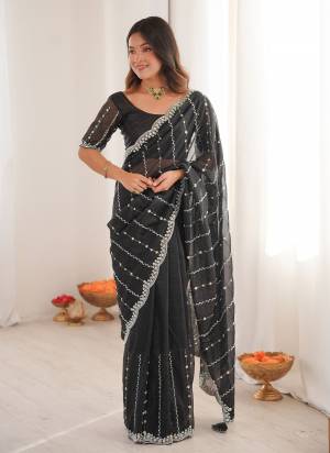 Attractive These Fancy Party Wear Saree in Fine Two Tone Colored.These Saree Are Twill Net And Blouse is Twill Net Fabricated.Its Beautified With Two Tone Color,Designer Sequance,Cut Dana Work.