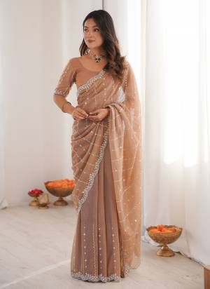 Attractive These Fancy Party Wear Saree in Fine Two Tone Colored.These Saree Are Twill Net And Blouse is Twill Net Fabricated.Its Beautified With Two Tone Color,Designer Sequance,Cut Dana Work.