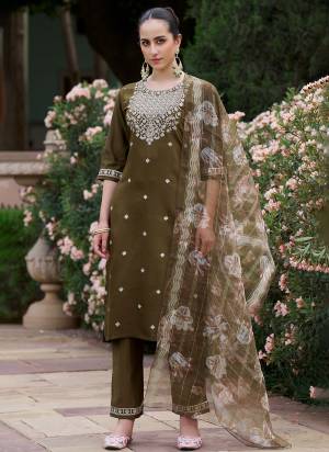 Looking These Beautiful Readymade Suits With Dupatta.These Suit is Fabricated On Top Are Viscose Rayon And Bottom Are Viscose Rayon And Organza Dupatta .Its Beautified With Designer Embroidery Work.