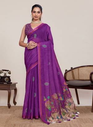 Garb This Party Wear Saree Paired With Blouse.This Saree And Blouse Are Linen Silk Fabric With Woven Jari Border Designer With Printed With Mirror Hand Work. Buy This Pretty Saree Now.
