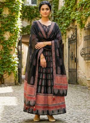 For A Fancy Designer Look,Grab These Lehenga Choli With Dupatta in Fine Colored.These Lehenga Are Cotton Rayon And Choli Are Cotton Rayon And Dupatta Are Fabricated On Cotton Rayon Pair.Its Beautified With Designer Digital Printed.