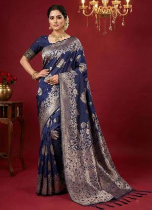 Garb These Fastive And Party Wear Saree in Fine Colored.These Saree And Blouse is Fabricated On Silk Blend.Its Beautified With Woven Jari Designer.