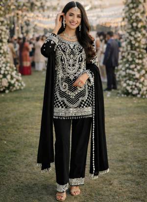 Attrective These Beautiful Looking Readymade Suits.These Top And Bottom And Dupatta Are Georgette Fabricated.Its Beautified  With Disigner Heavy Embroidery,Beads Work.