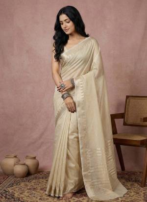 Garb These Fastive And Party Wear Saree in Fine Colored.These Saree And Blouse is Fabricated On Cotton.Its Beautified With Woven Jari Gala Designer.