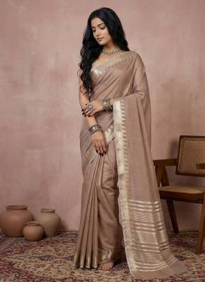 Garb These Fastive And Party Wear Saree in Fine Colored.These Saree And Blouse is Fabricated On Cotton.Its Beautified With Woven Jari Gala Designer.
