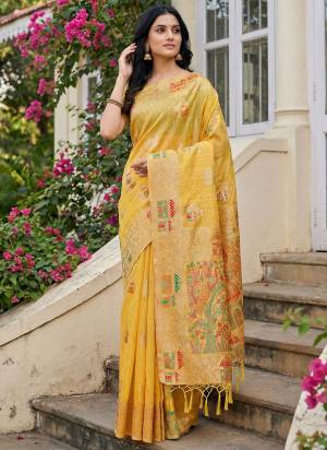 Garb These Fastive And Party Wear Saree in Fine Colored.These Saree And Blouse is Fabricated On Linen Cotton.Its Beautified With Weaving Designer.