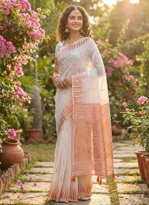 Garb These Fastive And Party Wear Saree in Fine Colored.These Saree And Blouse is Fabricated On Linen Cotton.Its Beautified With Woven Designer.