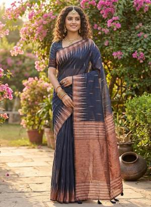 Garb These Fastive And Party Wear Saree in Fine Colored.These Saree And Blouse is Fabricated On Linen Cotton.Its Beautified With Woven Designer.