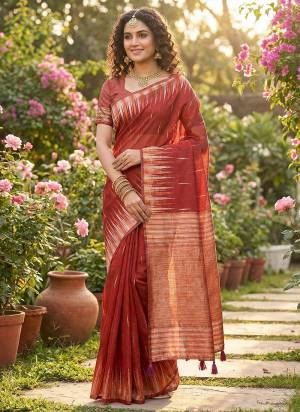 Garb These Fastive And Party Wear Saree in Fine Colored.These Saree And Blouse is Fabricated On Linen Cotton.Its Beautified With Woven Designer.