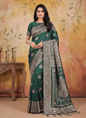 Garb These Fastive And Party Wear Saree in Fine Colored.These Saree And Blouse is Fabricated On Silk Blend.Its Beautified With Woven Jari Designer.