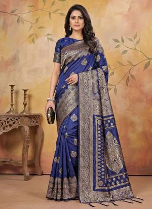 Garb These Fastive And Party Wear Saree in Fine Colored.These Saree And Blouse is Fabricated On Silk Blend.Its Beautified With Woven Jari Designer.