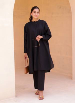 Atrective These Beautiful Looking Readymade Top With Bottom.These Top And Bottom Are Cotton Fabricated.Its Beautified With Solid Designer.