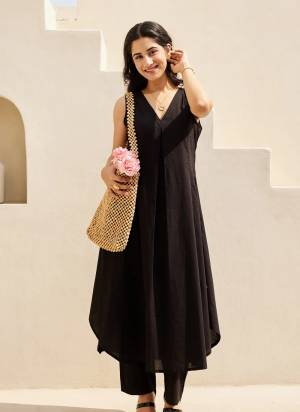 Atrective These Beautiful Looking Readymade Top With Bottom.These Top And Bottom Are Cotton Fabricated.Its Beautified With Solid Designer.