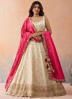  Looking This Party Wear Fine Color Fancy Heavy Designer Choli And Lahenga Fabriced On Cosmos Silk And Dupatta Cosmos Silk In Fabricated Beautified With Attrective Designer Beads,Sequance Embroidery Work. Buy Now.