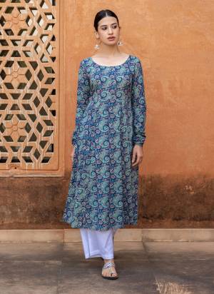 Garb These Beautiful Looking Readymade Long Kurti.These Kurti Fabricated On Cotton.Its Beautified With Designer Printed.