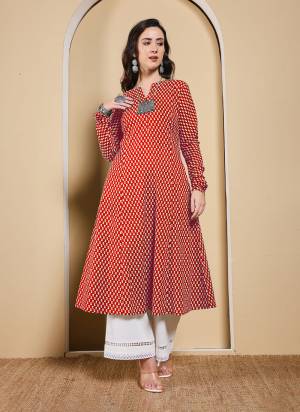 Garb These Beautiful Looking Readymade Long Kurti.These Kurti Fabricated On Cotton.Its Beautified With Designer Printed.